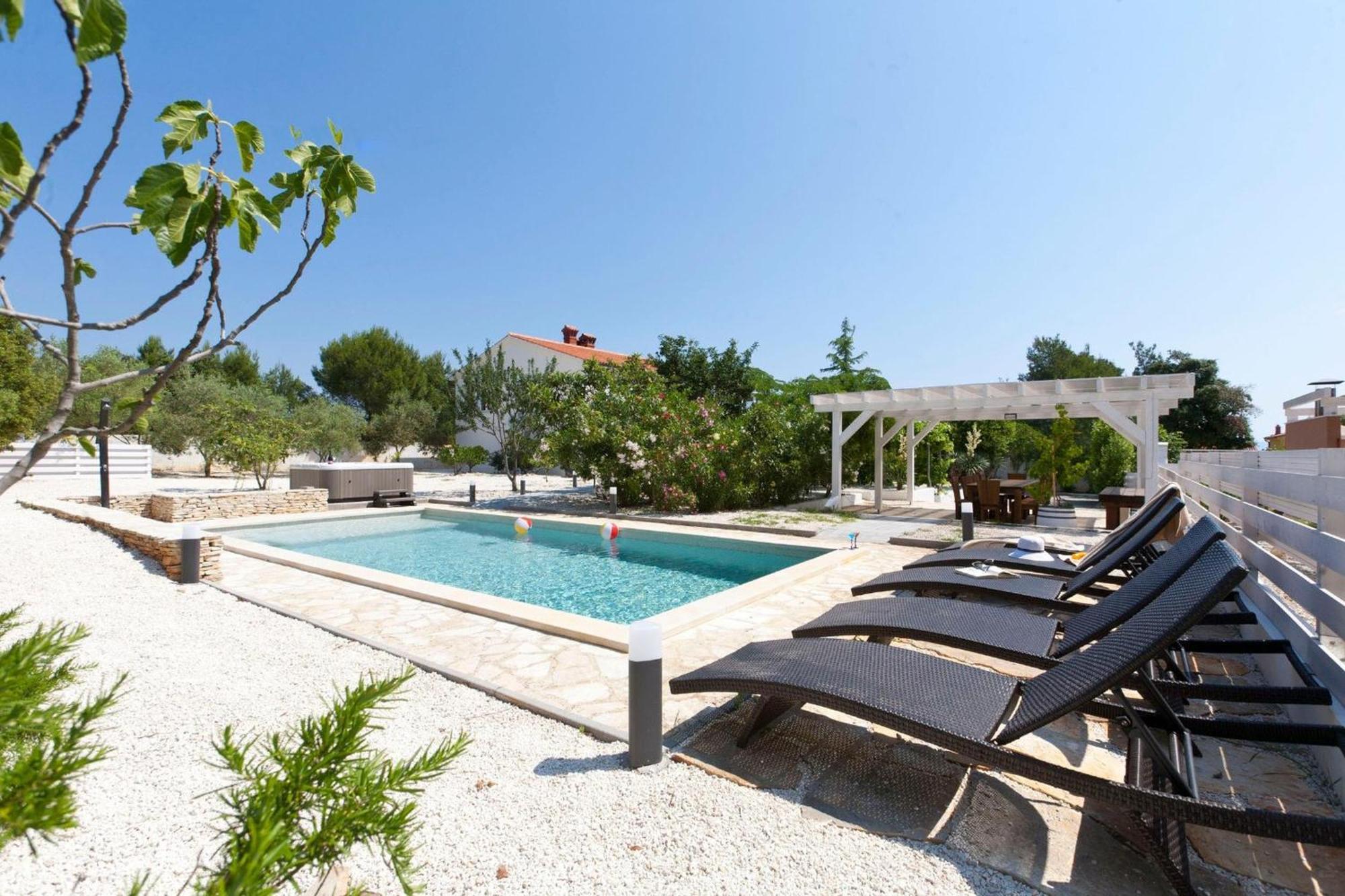 Villa Bella - Beautiful And Modern House With Pool, Souna, Jacuzzi & Playground, Liznjan - Istra Kültér fotó