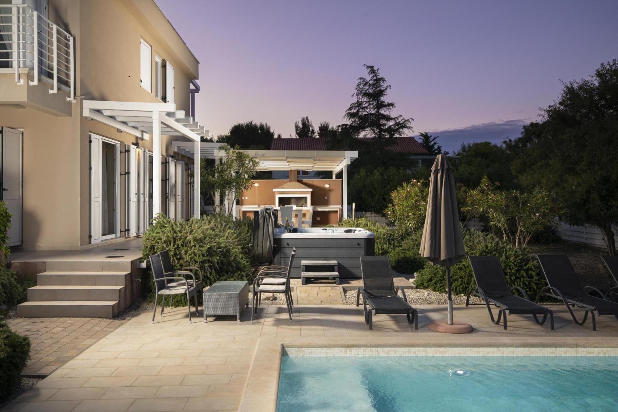 Villa Bella - Beautiful And Modern House With Pool, Souna, Jacuzzi & Playground, Liznjan - Istra Kültér fotó