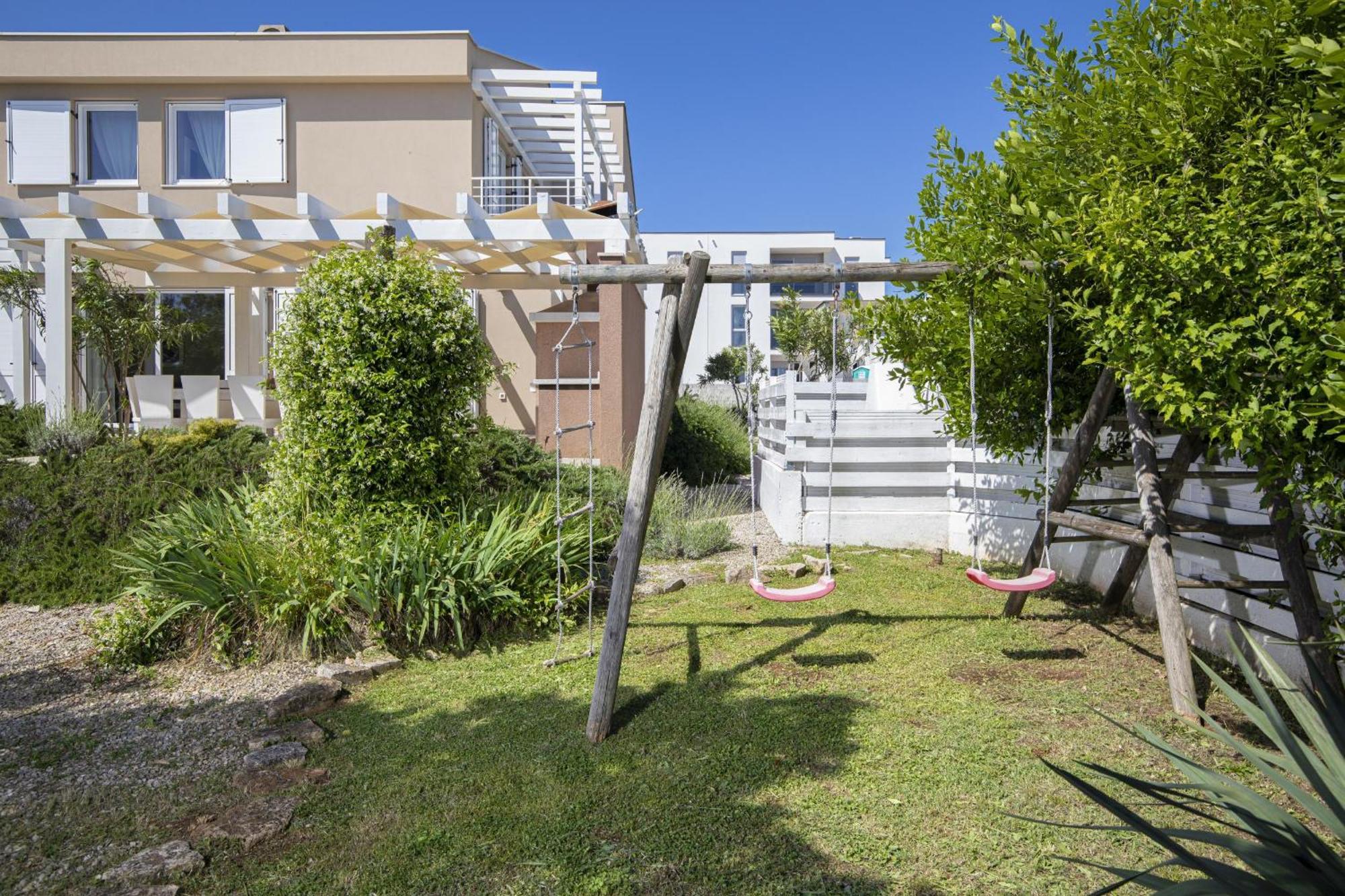 Villa Bella - Beautiful And Modern House With Pool, Souna, Jacuzzi & Playground, Liznjan - Istra Kültér fotó