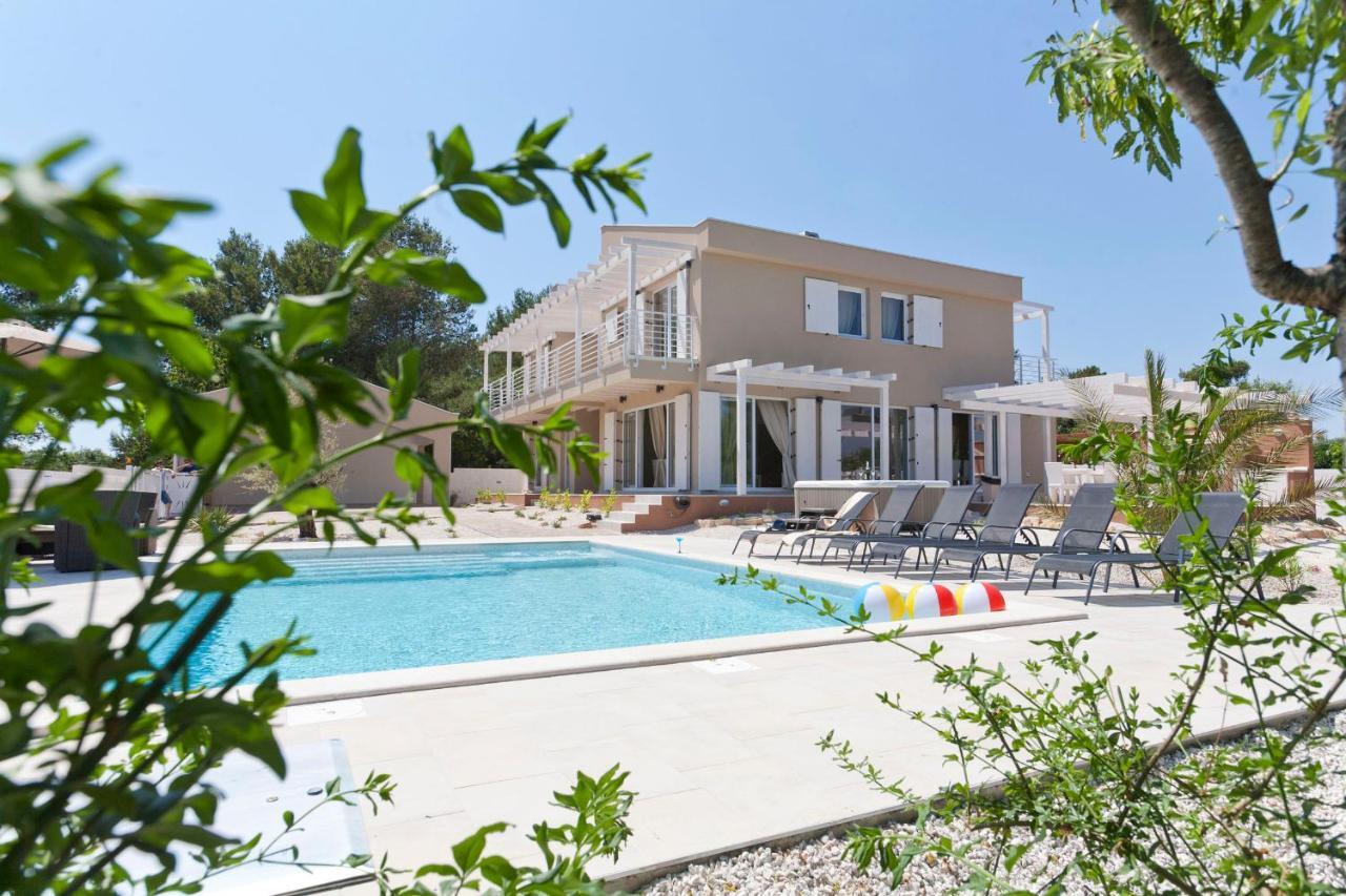 Villa Bella - Beautiful And Modern House With Pool, Souna, Jacuzzi & Playground, Liznjan - Istra Kültér fotó