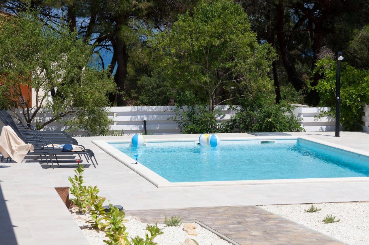 Villa Bella - Beautiful And Modern House With Pool, Souna, Jacuzzi & Playground, Liznjan - Istra Kültér fotó