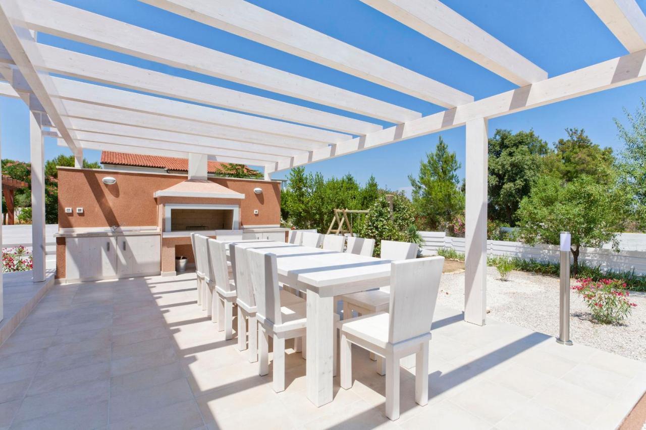 Villa Bella - Beautiful And Modern House With Pool, Souna, Jacuzzi & Playground, Liznjan - Istra Kültér fotó