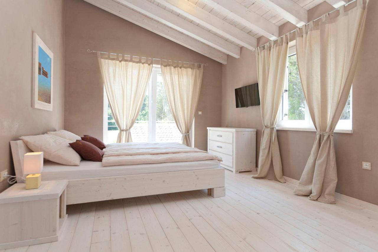 Villa Bella - Beautiful And Modern House With Pool, Souna, Jacuzzi & Playground, Liznjan - Istra Kültér fotó